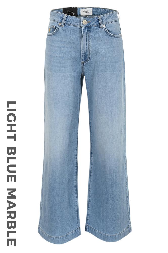 De Cooper Base is een veelzijdige wide leg jeans met een 5-pocket ontwerp. Gemaakt van zacht, stretch denim voor een comfortabele pasvorm en bewegingsvrijheid.