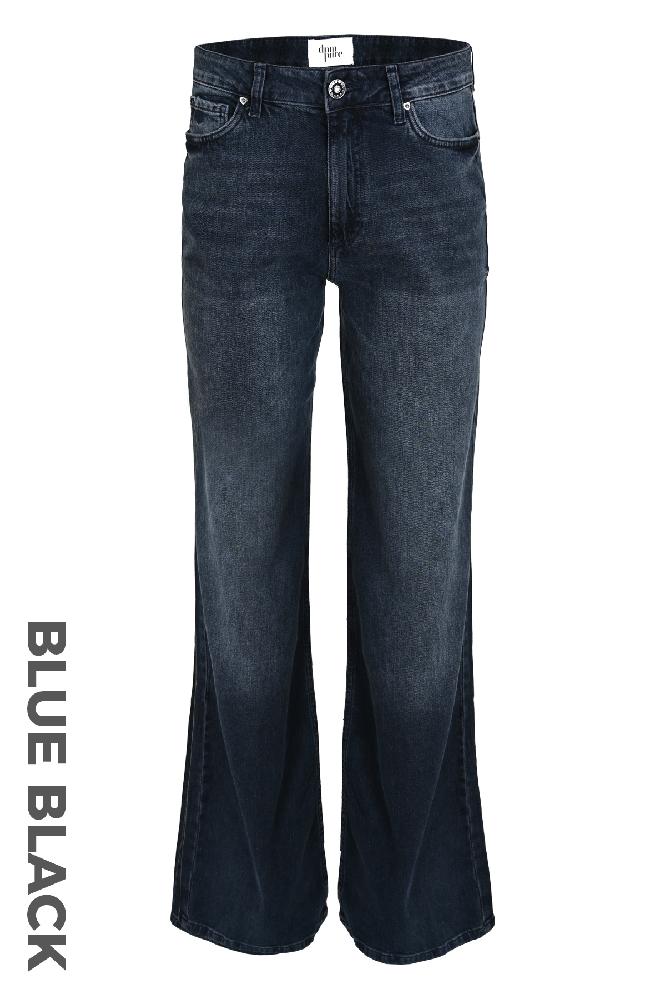 Ontdek onze trendy 5-pocket wide leg Cooper fit jeans, een must-have voor je casual kledingcollectie. Deze jeans biedt een ruime pasvorm met wijde pijpen en is voorzien van de klassieke 5-pocket styling. 