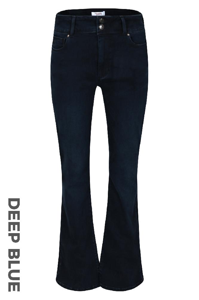 Ontdek onze stijlvolle 5-pocket flared Flynn Flap jeans, een veelzijdige toevoeging aan jouw garderobe. Deze jeans heeft uitlopende pijpen voor een flatterend silhouet en is voorzien van de klassieke 5-pocket stijl, versterkt door klepachterzakken voor een vleugje sophisticated uitstraling. 