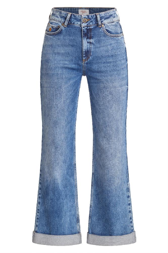 High waist jeans met wijde pijpen. onderkant met omslag. (comfort denim)