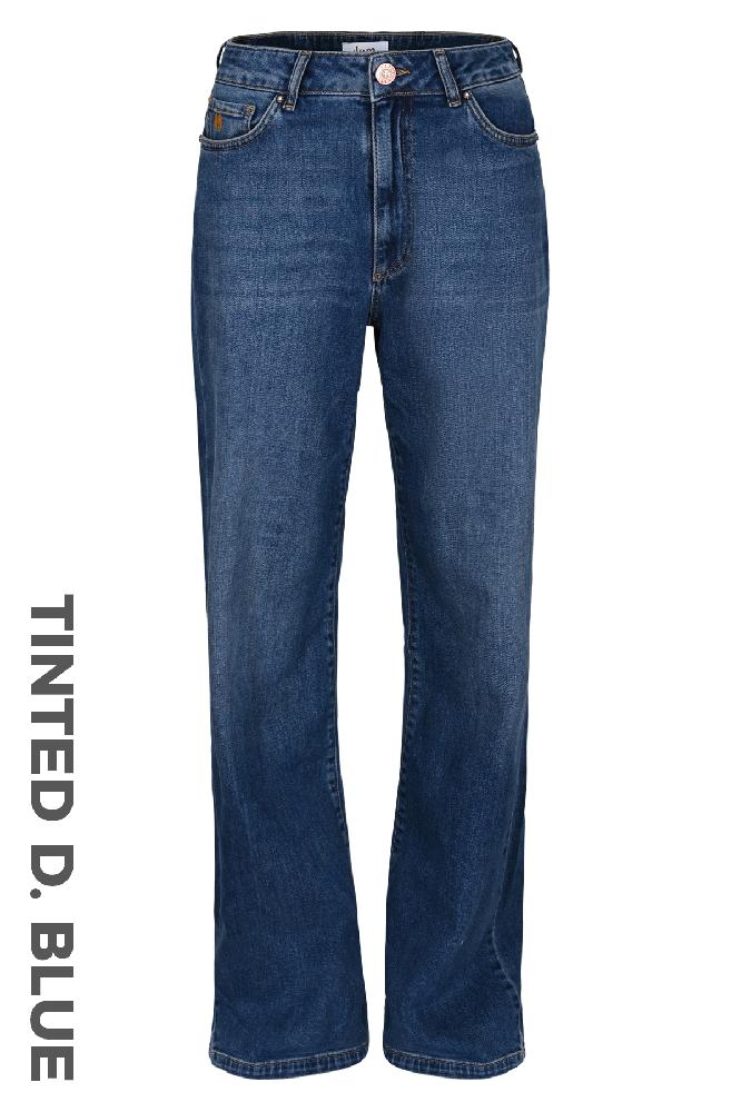 Ontdek onze trendy 5-pocket wide leg Cooper fit jeans, een must-have voor je casual kledingcollectie. Deze jeans biedt een ruime pasvorm met wijde pijpen en is voorzien van de klassieke 5-pocket styling. 