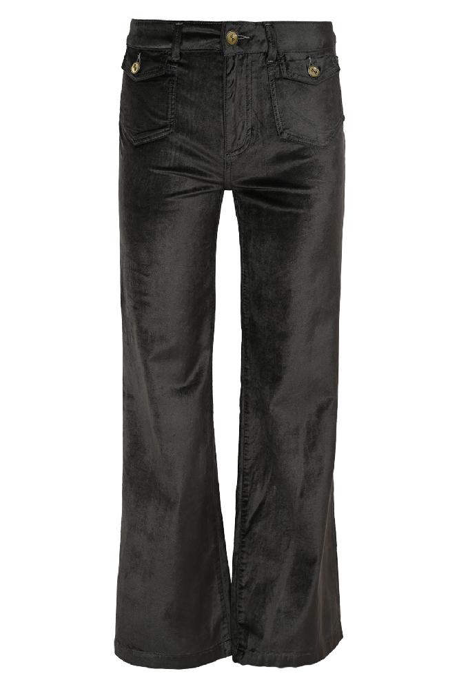 Front flap pocket high waist semi-wide leg jeans in high-end fabric. legs are a bit flared cut.