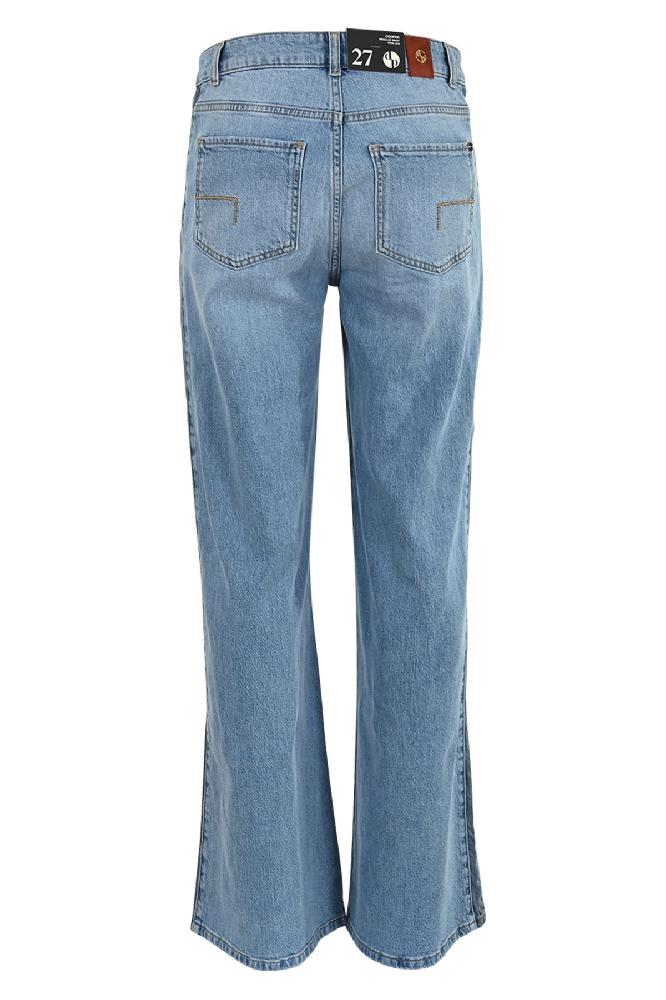 De Cooper jeans biedt een tijdloze wide leg pasvorm met een eigentijdse twist. Deze versie heeft een opvallende streep aan de zijkant, die de jeans een sportieve en moderne uitstraling geeft. Gemaakt van zacht stretchdenim voor comfort en flexibiliteit, met een 5-pocket ontwerp en een rits- en knoopsluiting voor een strakke afwerking.