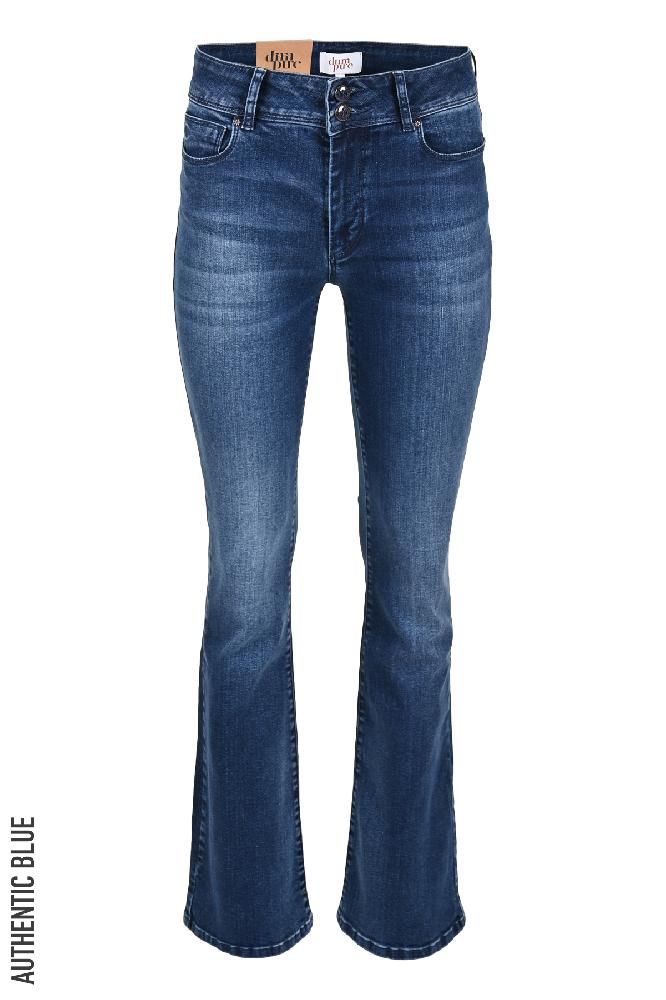 Ontdek deze 5-pocket Flynn Flapp jeans met flared pasvorm en voorzien van klep achterzakken. Deze jeans bieden een tijdloze stijl met een vleugje flair. Met zijn flared fit voegt het een trendy element toe aan je garderobe, terwijl de flap achterzakken zorgen voor een subtiele en toch opvallende detail. De Flynn Flap is beschikbaar in 6 kleuren.