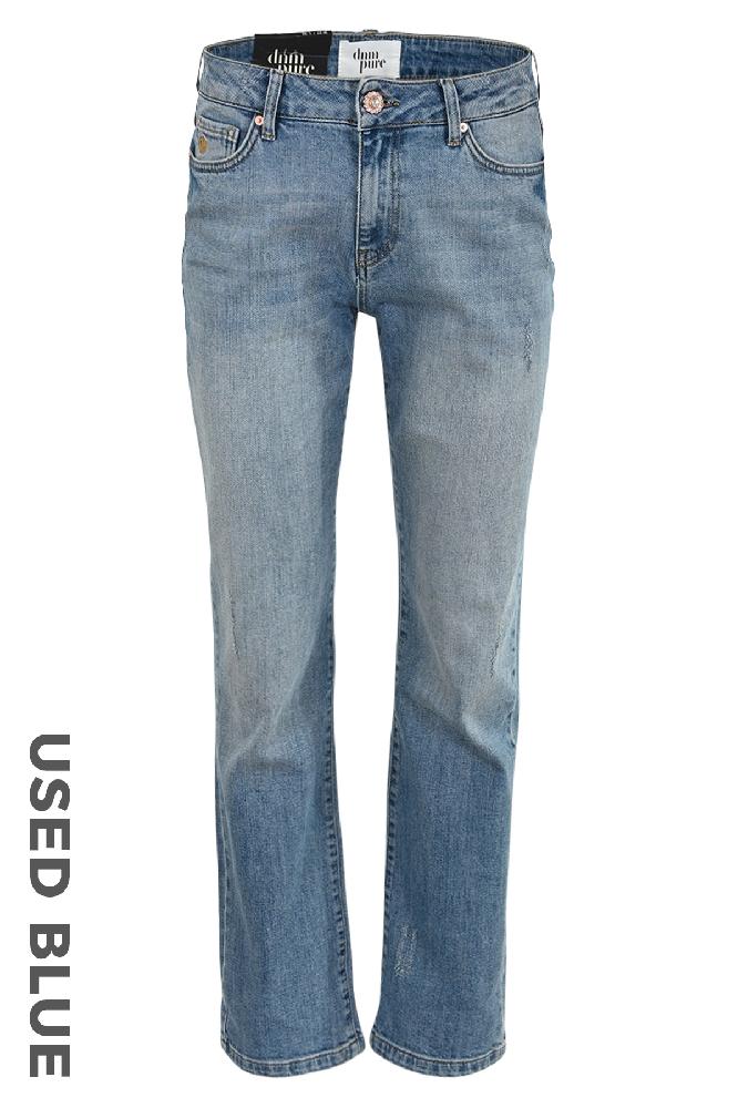 De Kilmer jeans biedt een relaxte boyfriend fit met een straight leg design. Gemaakt van zacht, comfortabel denim met een lichte stretch voor een perfecte pasvorm.







